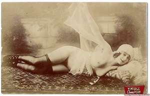 Some sexy and naked vintage chicks posin - Picture 7