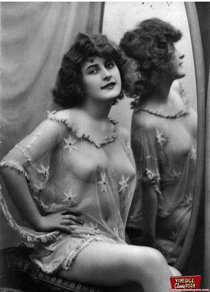 Vintage naked ladies looking in a mirror - Picture 12