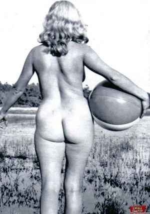 Real vintage outdoor girls enjoy playing - Picture 8