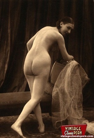 Some real pretty vintage topless naked g - Picture 6