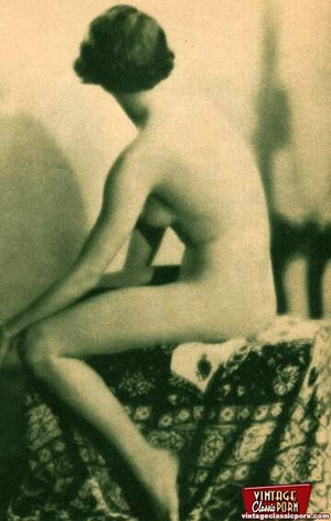 Pretty vintage naked models posing nude  - Picture 10