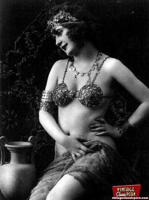 Daring vintage girls wear exotic costume - Picture 4
