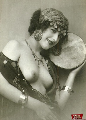 Daring vintage girls wear exotic costume - Picture 8