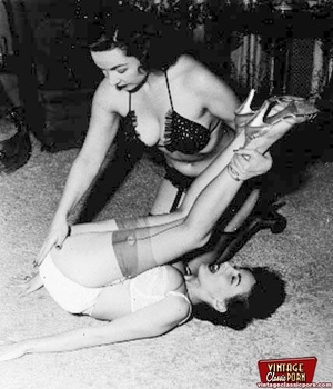 Vintage naked chicks are slapped hard an - Picture 5