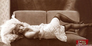 A couple of real vintage reclining ladie - XXX Dessert - Picture 3