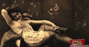 A couple of real vintage reclining ladie - Picture 7