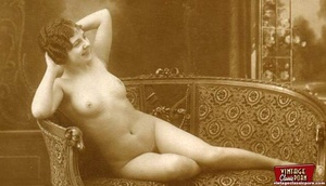 A couple of real vintage reclining ladie - XXX Dessert - Picture 11