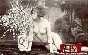 Some vintage naked girls wearing flowers - XXX Dessert - Picture 2