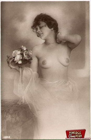 Some vintage naked girls wearing flowers - XXX Dessert - Picture 9
