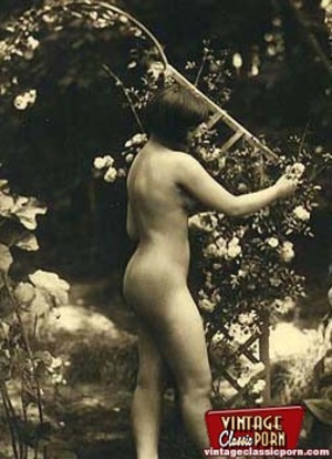 Some vintage naked girls wearing flowers - XXX Dessert - Picture 12