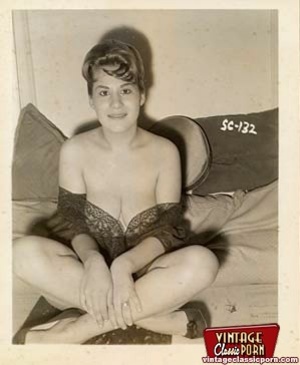 Real vintage naked amateur photographs f - Picture 10