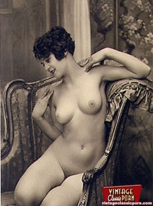 Several sexy vintage chicks posing naked - Picture 7