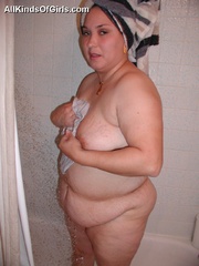 Blonde chubby milf taking a shower before posing on a - Picture 9