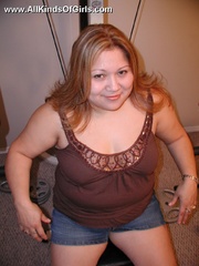 Nasty chubby mom spreads wide to expose her natural - Picture 1