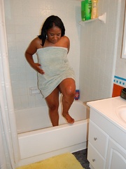 Round booty ebony mom undressing and taking a shower in - Picture 9