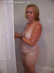 Blonde chubby wife taking a shower and then posing naked - Picture 9