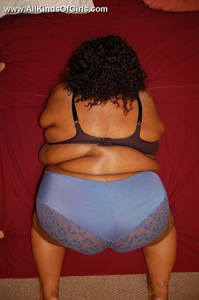 Check out enormous ebony mom stips naked in her bedroom. - Picture 7