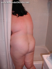 Super BBW wife taking a shower afterexposing her naked - Picture 10