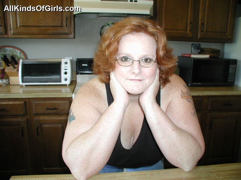 Redhead BBW milf with epic boobs knows how to suck hard - Picture 1