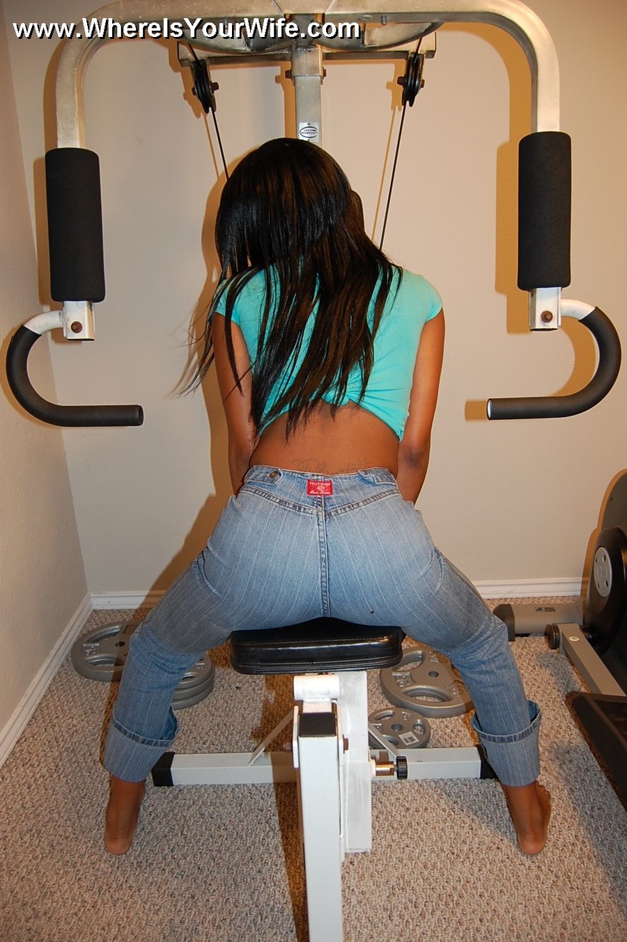 Super sexy black babe exposes her perfect b - XXX Dessert - Picture 2