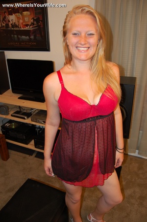 Natural blonde housewife performs her ti - Picture 1
