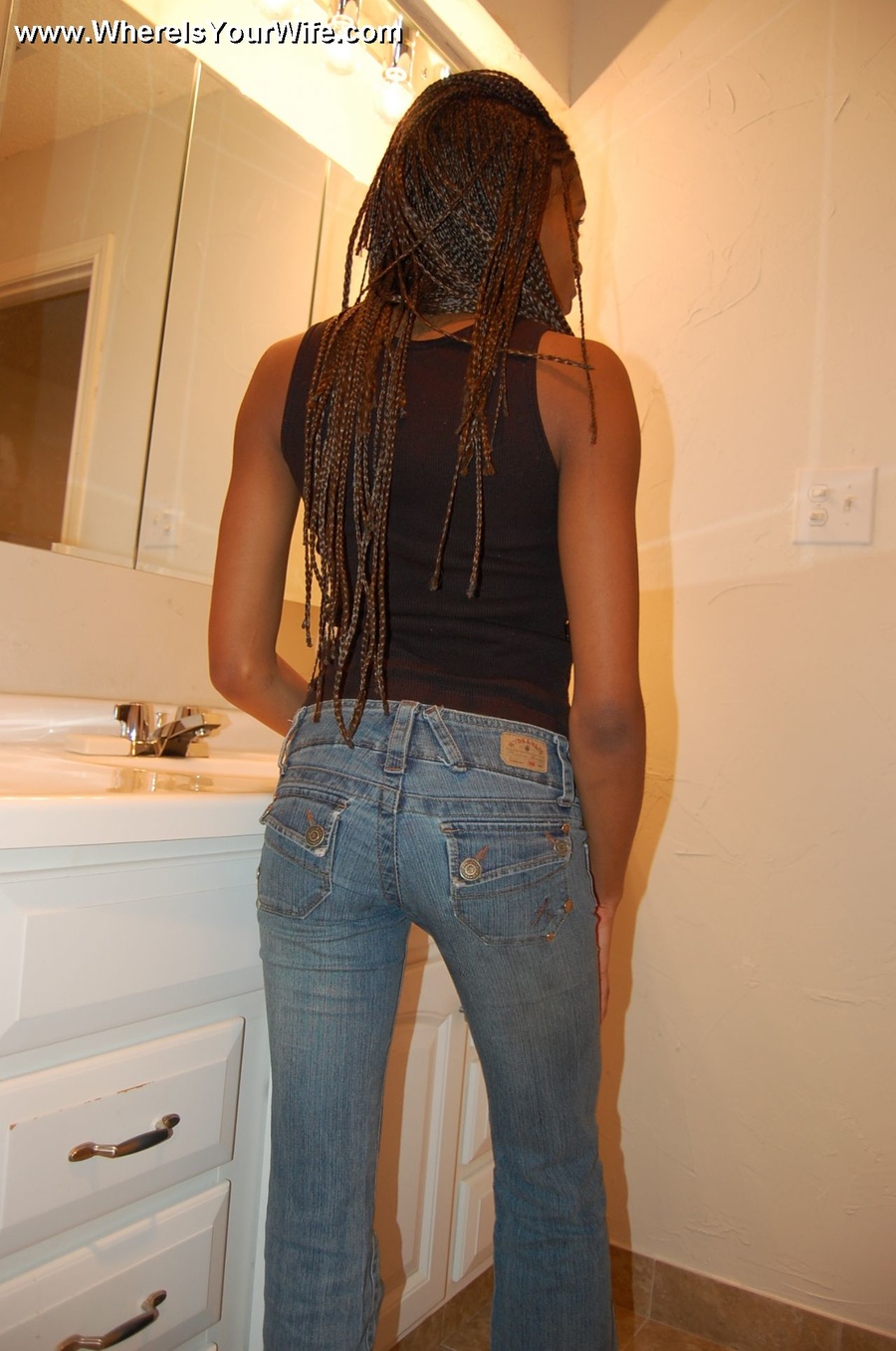 Lovely little black milf exposing her perfe - XXX Dessert - Picture 2