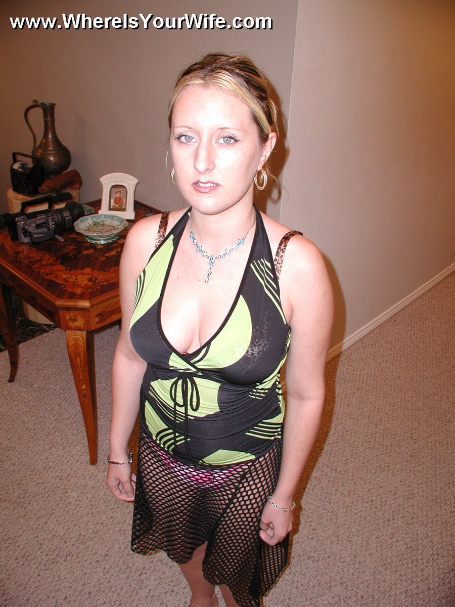 Perfect tits blonde housewife giving a head - XXX Dessert - Picture 1