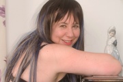 Cougar Speedy Bee from United Kingdom Stripping In The Bedroom