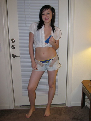 Riley posing in her nice short shorts as - Picture 1