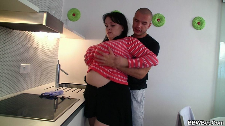 The BBW met him through an online ad and she lets him - Picture 3