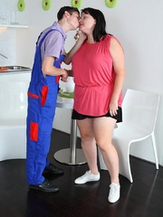 She was told to seduce the repair guy so she gives him - Picture 7