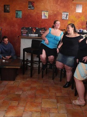The fat girls in the bar get naked for the slender guys - Picture 1