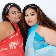 Asian BBWs Cassie and Lil Thunder show their soft bodies - Picture 2