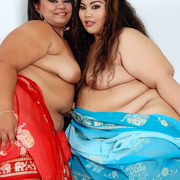 Asian BBWs Cassie and Lil Thunder show their soft bodies - Picture 5