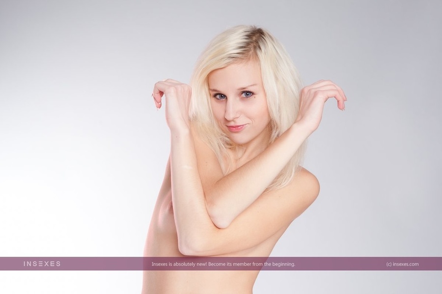 Randy blonde teeny slut displays her gorgeo - XXX Dessert - Picture 15