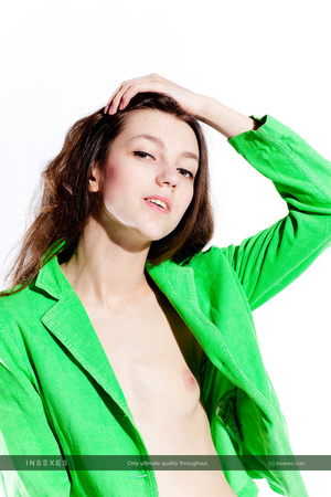 Green top wearing brunette teen exposing - Picture 5
