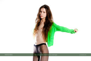 Green top wearing brunette teen exposing - Picture 15