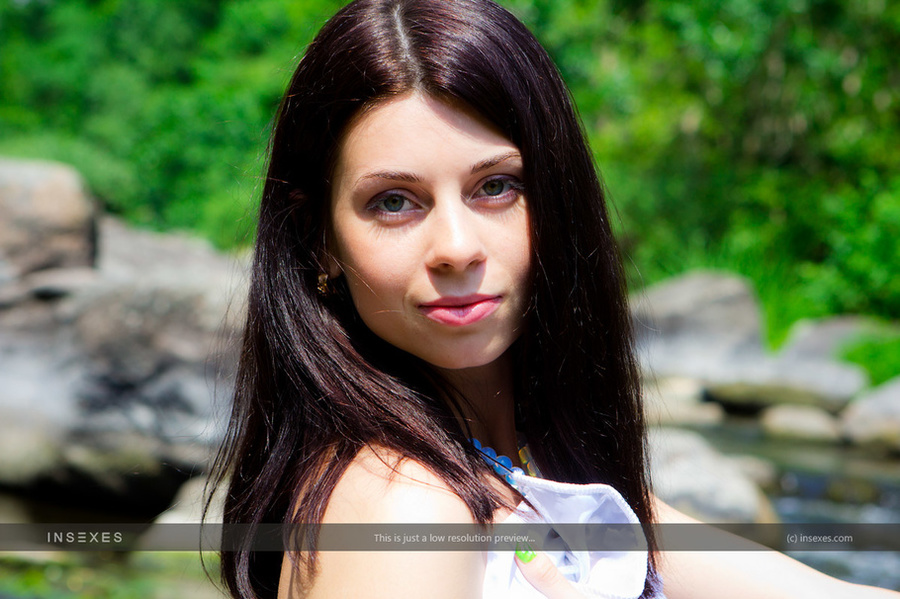 Hot black haired beauty exposing her stunni - XXX Dessert - Picture 3