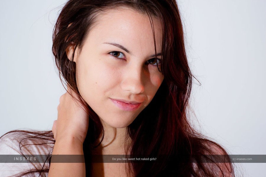 Magnificent black haired beauty exposing he - XXX Dessert - Picture 3