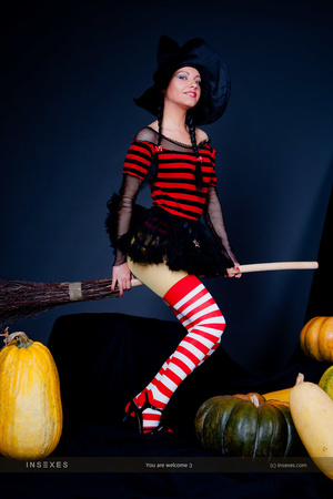 Witch costume wearing black haired cutie - Picture 1