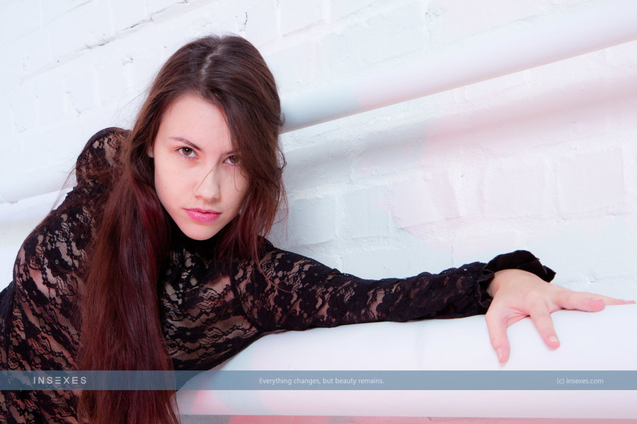 Horny jeans wearing redhead exposing her ti - XXX Dessert - Picture 2