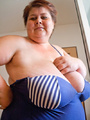 Lustful mature bitch in a swimsuit - Picture 3