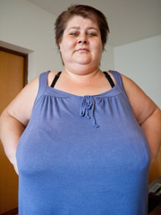 This mature bbw need a huge bra to hide her - Picture 3