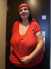 Funny mature bitch in a red T-shirt and hat with large - Picture 5