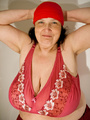 Funny mature whore in a red hat and bra - Picture 5