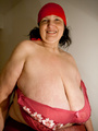 Funny mature whore in a red hat and bra - Picture 12
