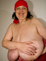Funny mature whore in a red hat and bra - Picture 15