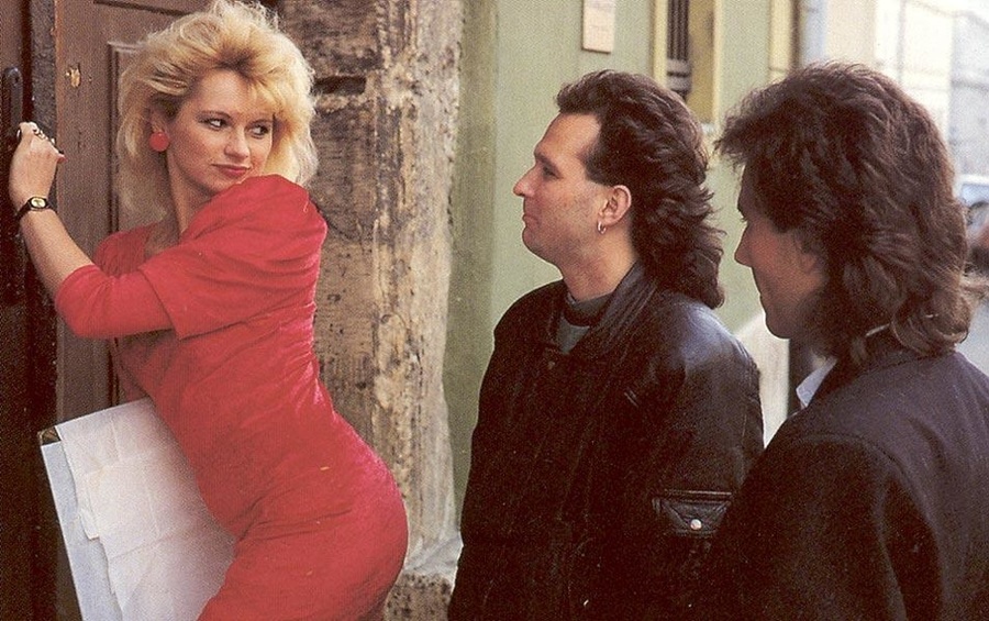 Hot blonde mom from 80s gets her pooper stu - XXX Dessert - Picture 1