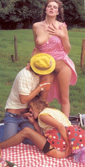 Dude in a yellow hat an two hot chicks h - XXX Dessert - Picture 5