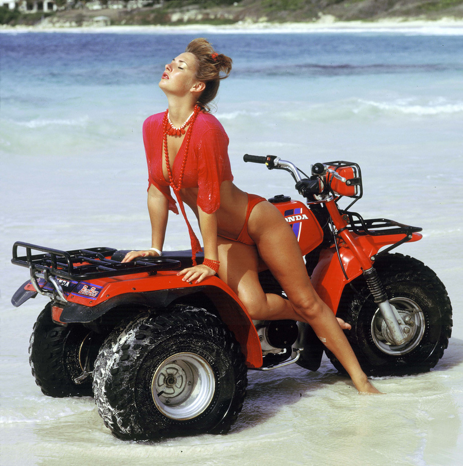 Atheletic hot beauties exposing their magnificent bodies at the beach. - XXXonXXX - Pic 9